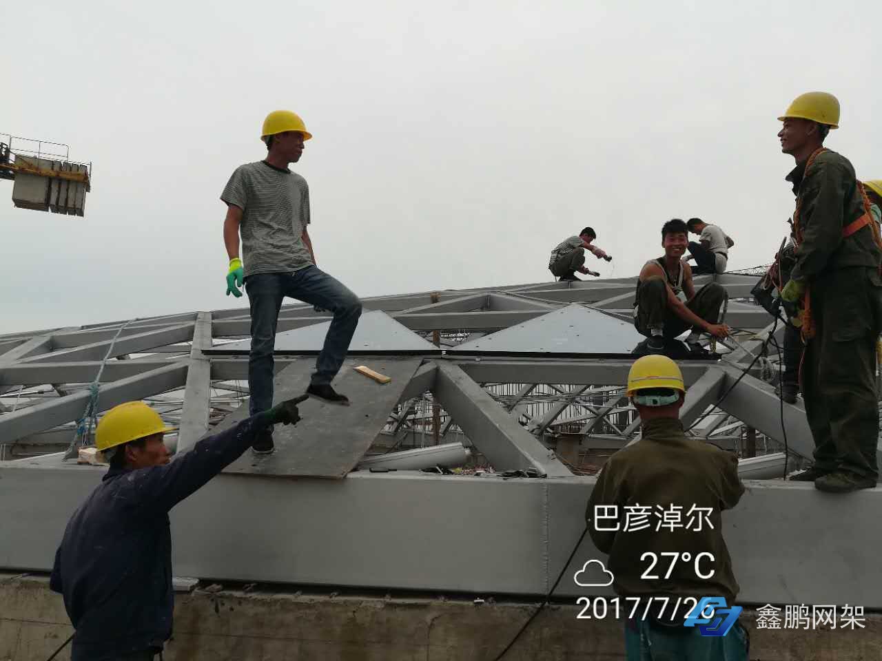 內蒙古婺源縣采光頂網架深度文化中心施工現場